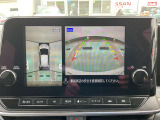 アラウンドビューモニターは車の全周囲をカメラで映しだして障害物や人を確認、周りの状況を確認しながら安全に駐車できる便利な装備になります。