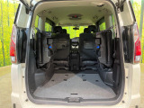 後席を格納すると、これだけの広さが!シーンに合わせたシートアレンジで、大きな荷物も積むことが出来ます♪