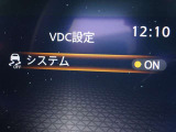 【横滑り防止】ハンドル操作や滑りやすい路面を走行中、横滑りを感知すると自動的に車両の進行を保つよう制御!