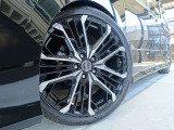 新品19インチアルミホイール!!タイヤも新品に交換済!ランニングコスト良く乗っていただけます!