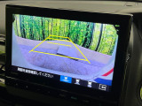 【バックカメラ】駐車時に後方がリアルタイム映像で確認できます。大型商業施設や立体駐車場での駐車時や、夜間のバック時に大活躍!運転スキルに関わらず、今や必須となった装備のひとつです!