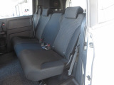 空間効率にすぐれた2列目シート◎コンパクトボディーながらもゆったり座れる快適シート★★★長距離ドライブも問題なし!!