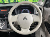 インテリアに合わせたデザインのステアリングは、運転される方のことも考え、運転しやすい形状、大きさです。是非一度、実際に触ってお確かめください。