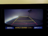 【バックモニター】・・・気になる後ろの見通しも、車庫入れに大活躍☆運転が困難な場所でも、しっかりサポート!心強い味方のモニターです♪