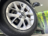 【純正15インチアルミホイール】外観にマッチした純正アルミホイールを装着しております。各種社外アルミホイールや、スタッドレスタイヤも取扱いしております。是非ご相談ください♪