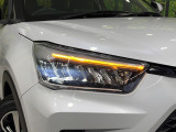 【LEDヘッドライト】悪天候や夜間走行時も良好な視界を確保し安心して運転できる高輝度LEDヘッドライトを装備!点灯速度が早く、消費電力も抑えられています。