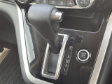 【 シフト 】シフトも操作しやすく快適なドライブを楽しんでいただけます。