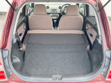 ラゲッジルームは、大容量のスペースを確保。普段のお買い物からレジャーまで、幅広く活躍してくれます!また、リアシートを倒すことでバリエーション豊かにお使いいただけます。