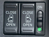 【両側パワースライドドア】スマートキーや運転席のスイッチで後席両側スライドドアの開閉が可能♪電動だから力を入れてドアを開ける必要が無く、小さなお子様でも簡単に開け閉めでき快適です♪