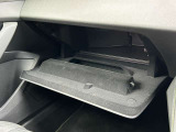 助手席前方のグローブボックス内にETC車載器も装備されております