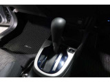 扱いやすい位置に配置されたフロアオートマチックです☆CVTを採用で滑らかでスムーズな走りが楽しめますよ♪