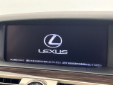 【メーカー純正ナビ】インテリアに溶け込むスタイリッシュな「専用設計」メーカーナビを装備♪視認性や操作性など基本性能にも優れ、より上質なカーライフをお楽しみいただけます。