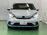 LEDヘッドライトを装備しています。LEDヘッドライトはとても明るく、雨の日や夜間走行も安全・安心です。オートライトコントロール付きで周囲の明るさに応じて自動で点灯・消灯します