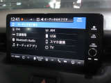 ナビゲーションはホンダコネクトディスプレイを装着しております。AM、FM、Bluetooth、フルセグTVがご使用いただけます。初めて訪れた場所でも道に迷わず安心ですね