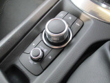 マツダコネクトを操作するコマンダーコントロールです。運転中に自然と手の触れる位置に配置されています。
