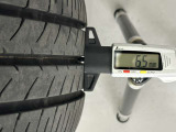 夏タイヤの残り溝は6.5mmです。スリップラインからは5.0mmとなっております。