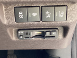 有料道路をキャッシュレスで通行できるETC車載器付きです。運転席足元に設置されています。ETCセットアップ費用は含まれておりません。別途必要となります。