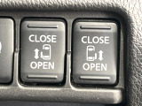 【両側パワースライドドア】スマートキーや運転席のスイッチで後席両側スライドドアの開閉が可能♪電動だから力を入れてドアを開ける必要が無く、小さなお子様でも簡単に開け閉めでき快適です♪