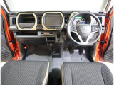 シンプルながら遊び心ある内装です!ベージュのアクセントが親しみやすさを感じさせる運転空間です!
