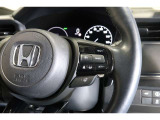 Hondaセンシングの機能のひとつ、アダプティブクルーズコントロール付!アクセルから足を離しても設定したスピードと前車との車間を保ち走行してくれます!車線維持もアシスト☆高速道路で疲労軽減ですね☆