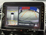 駐停車には便利なアラウンドビューモニター搭載。サイドモニターの切り替えも可能です。