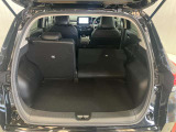 【ラゲッジルーム】後部座席を倒せば大きな荷物も積むことが出来ます!!