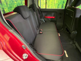 後部座席も気になるようなキズ・汚れやへたり等、大きなダメージはなく、良好な状態です。