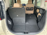 リアシートは左右で分割可倒式を採用しています。乗る人数や荷物に応じてシートを自由にアレンジできます♪