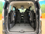 後席を格納すると、これだけの広さが!シーンに合わせたシートアレンジで、大きな荷物も積むことが出来ます♪