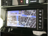 純正ナビを装備。タッチパネル式で使いやすく、お出かけもラクラクです。