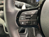 ステアリングにオーディオ操作スイッチが付いています。オーディオ画面に直接タッチしなくても操作が出来ますので、運転に集中できます。