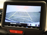 バックカメラが装備されており、後方の安全確認はもちろんのこと狭い場所での駐車や雨の日・夜間など視界の悪いコンディションでのストレスの軽減にもなります!