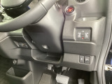 左側に高速で便利なETCがあり、また、便利な電動スライドドア、横滑りを防ぐVSAなどのスイッチは、運転席の右側、手の届きやすい位置にあります。