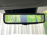 【デジタルインナーミラー】後席の大きな荷物や同乗者で後方が確認しづらい時でも安心!カメラが撮影した車両後方の映像をルームミラー内に表示。クリアな視界で状況の確認が可能です!