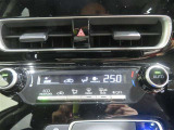 オートエアコン機能で、車内を自動的に、設定した温度に保ってくれます。