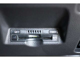 高速道路の利用時に便利なETC。料金所での停車や小銭を探す手間がなくなり快適です♪見た目もすっきりとしたビルトインタイプを装備しています。