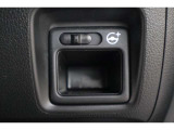 ステアリングのモード切替スイッチがついております。操舵力を重め/軽めの設定が可能です。