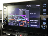 純正ナビを装備。タッチパネル式で使いやすく、お出かけもラクラクです。