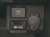 AC100V/100W・2.1A充電が可能です。