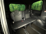 3列目シートはもちろん状態良好☆大人でもゆったりと座って頂けますので、大人数でのお出かけもラクラクです♪ご家族で、気の知れた仲間で、ドライブに行くのが楽しみですね♪