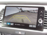 バックをするとき自動でリアの様子が映る『リアカメラ』付き! ナビ画面で確認しながらバックができますから安心ですね。でも、目視も大切ですよ!安全第一でお願いします!