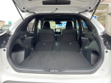 普段のお買い物や通勤、送迎等に十分な荷室スペースを確保しております。セカンドシートを倒すと、大きな荷物の積載も可能です♪