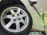 【純正14インチアルミホイール】外観にマッチした純正アルミホイールを装着しております。各種社外アルミホイールや、スタッドレスタイヤも取扱いしております。是非ご相談ください♪