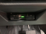 ETCを装備しています☆有料道路の料金所をノンストップで通過できてとても便利です☆高速道路のETC割引なども使えるのであるに越したことはない機能です!
