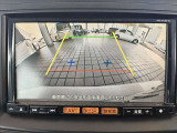 日産純正ディーラーオプションのバックビューモニター付きとなります。