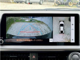 駐車場や交差点で周囲の安全確認をサポートする「パノラミックビューモニター」を搭載。