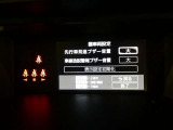 【先行車発進告知機能】・・・信号待ちや渋滞で先行車に続いて停止し、先行車の発進に気付かずそのままでいる場合は、ブザーなどでお知らせします。