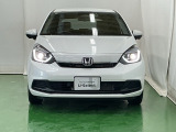 LEDヘッドライトを装備しています。LEDヘッドライトはとても明るく、雨の日や夜間走行も安全・安心です。オートライトコントロール付きで周囲の明るさに応じて自動で点灯・消灯します