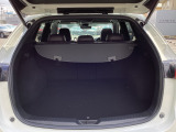 ラゲッジスペースはトノカバー付きです。
