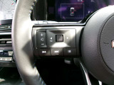 ハンドルにあるステアリングスイッチでオーディオの操作や音量調節が簡単に行えます!